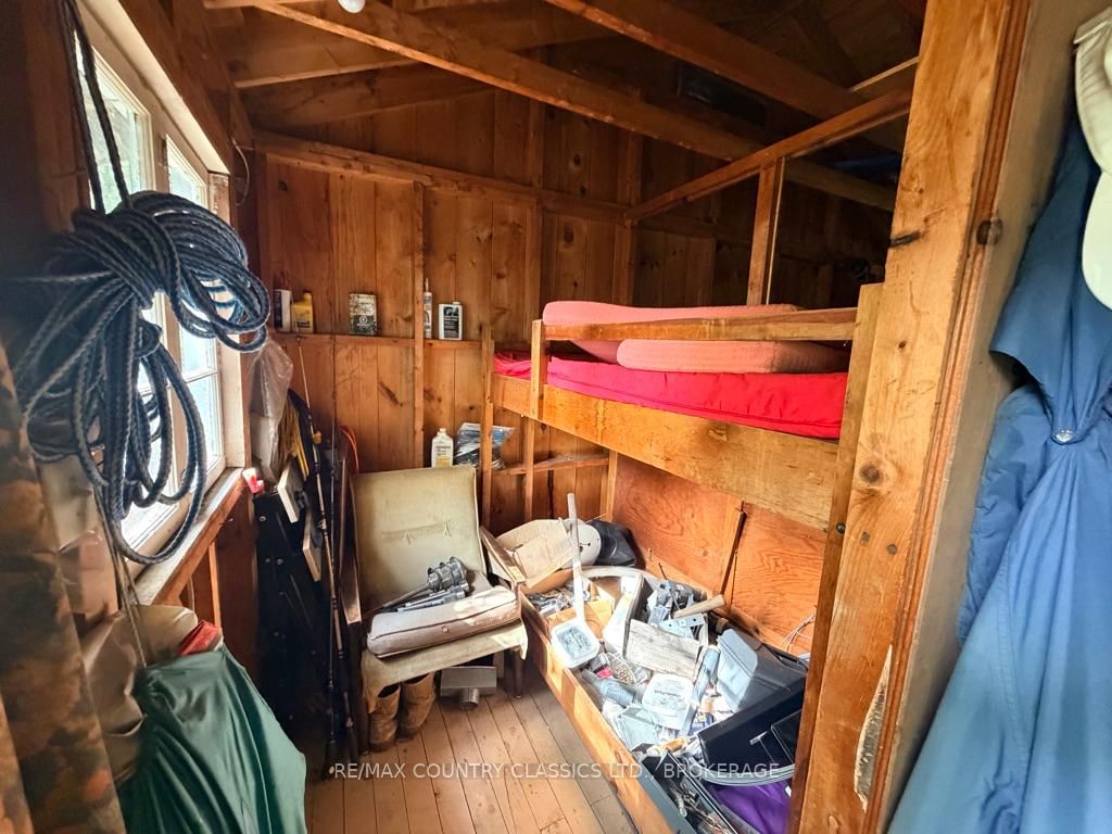860 Mazinaw Lake • Cloyne, ON photo 11