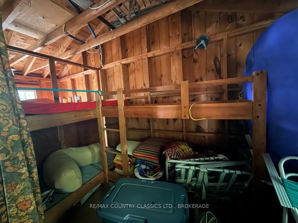 860 Mazinaw Lake • Cloyne, ON photo 12