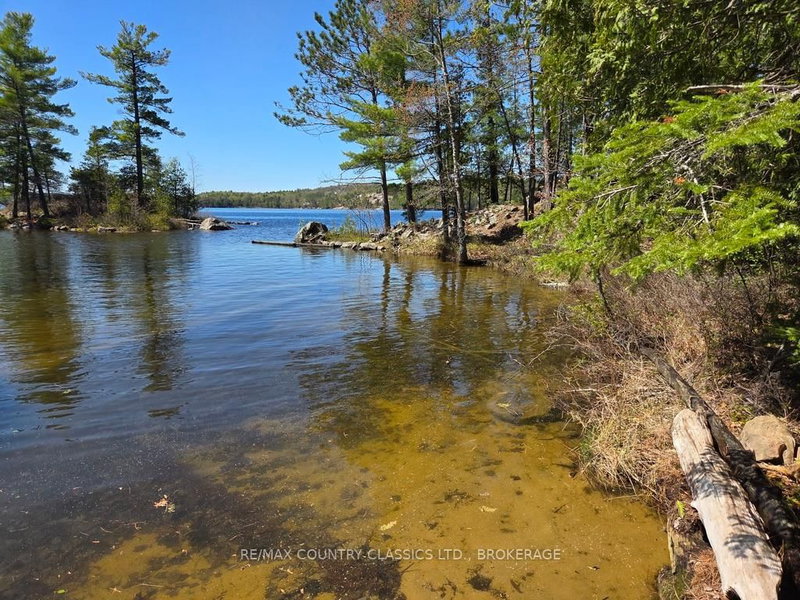 860 Mazinaw Lake