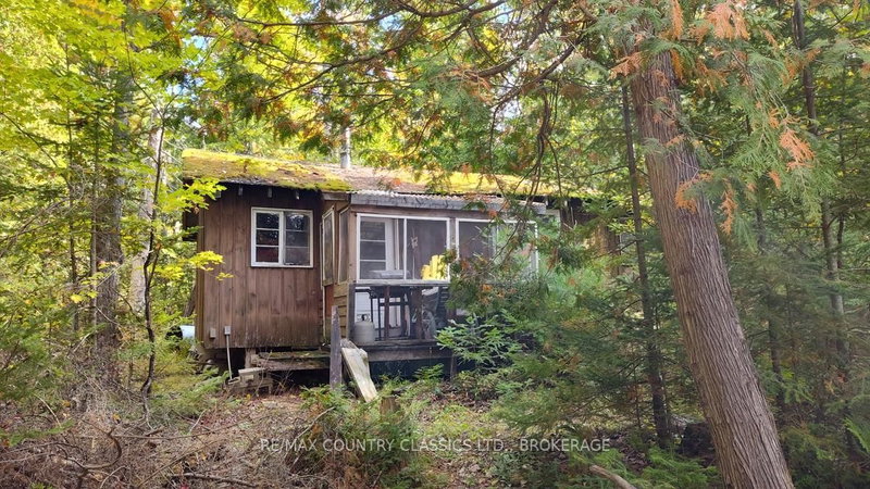 860 Mazinaw Lake photo 4
