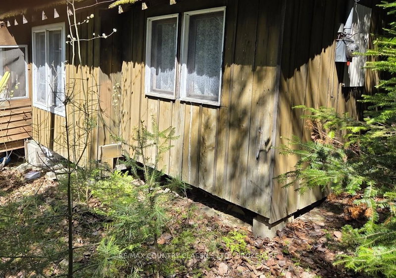 860 Mazinaw Lake photo 5