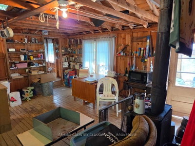 860 Mazinaw Lake • Cloyne, ON photo 9