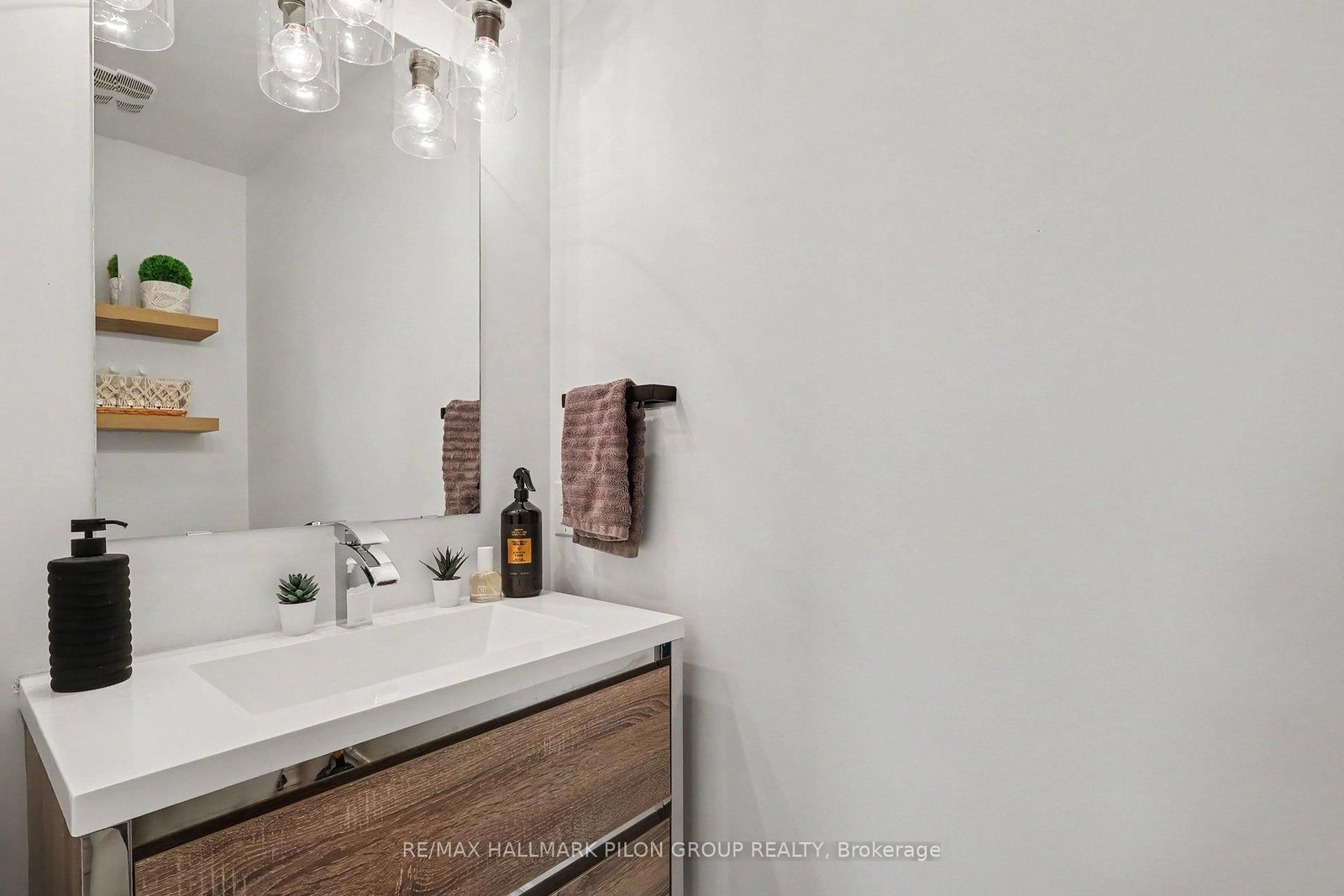 368 Hepatica Way • Ottawa, ON photo 12