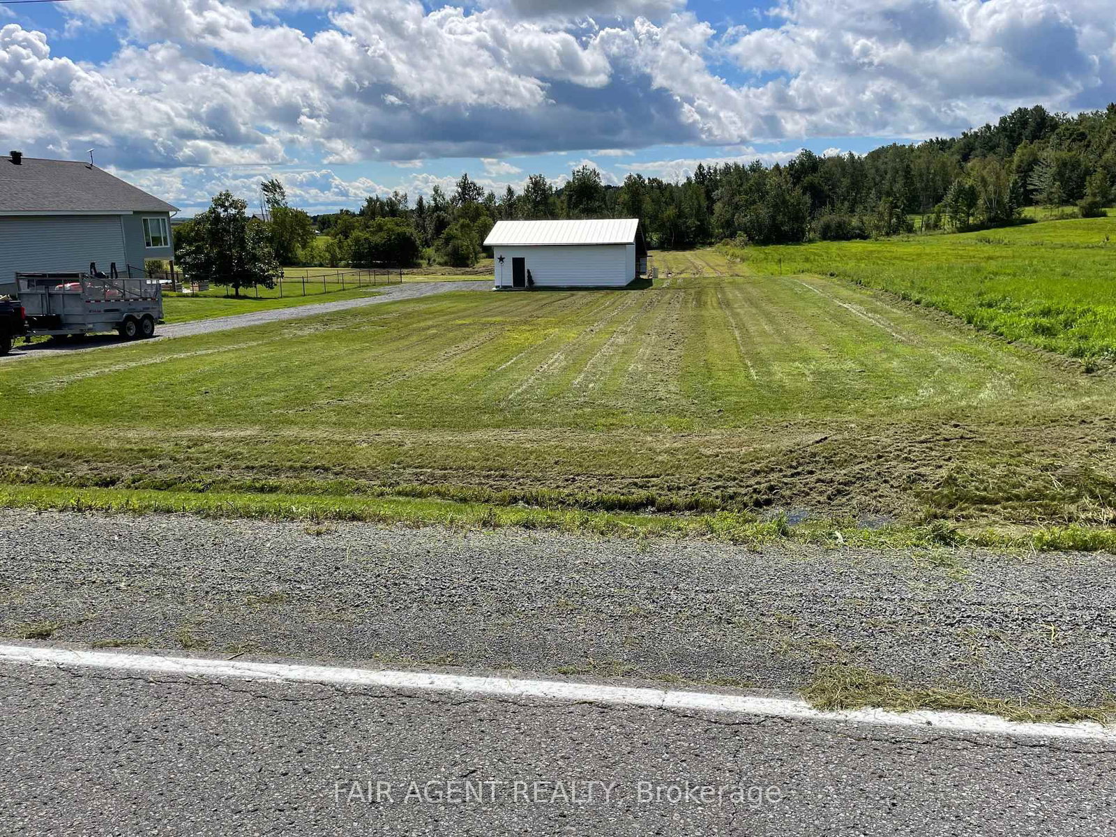 2130 Du Golf Road • Clarence-Rockland, ON photo 2