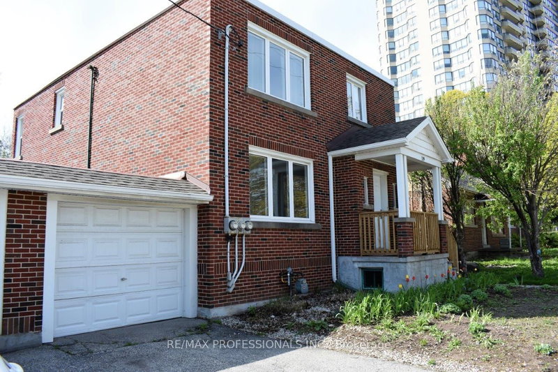 A-Upper - 119 Erb Street E