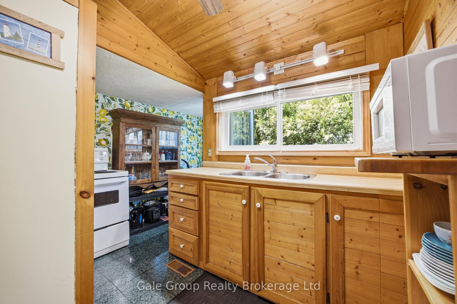 26 Woodward Avenue • Lambton Shores, ON photo 19