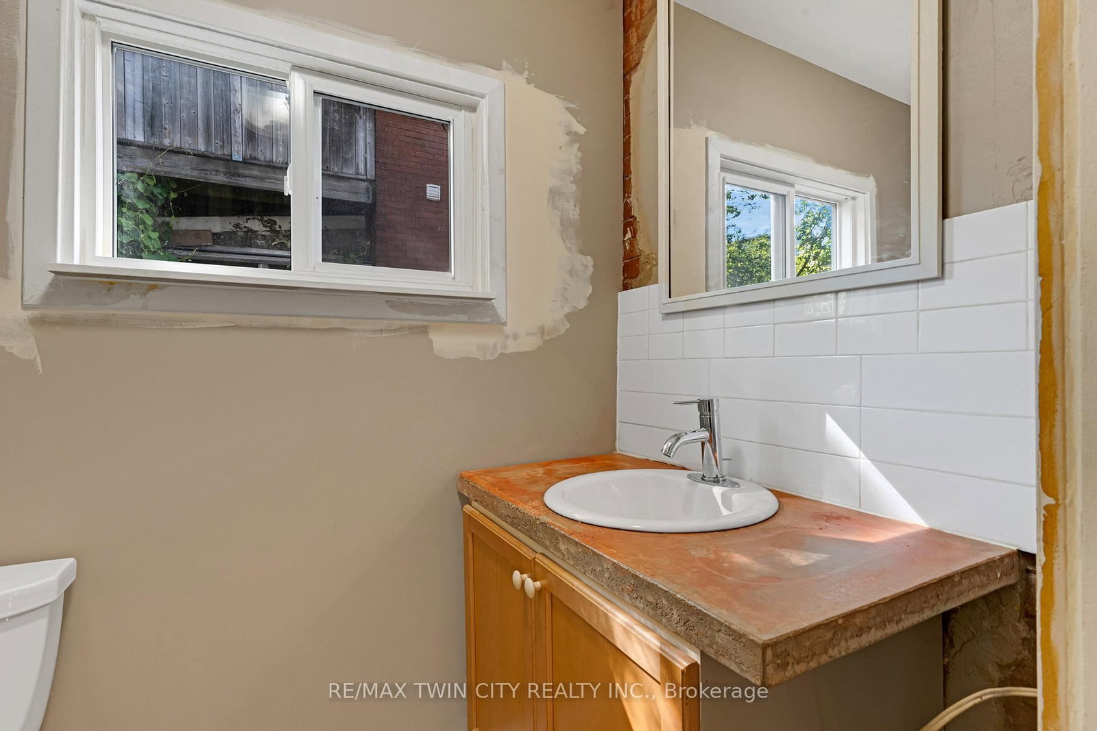 91 Charles Street E • Kitchener, ON photo 16