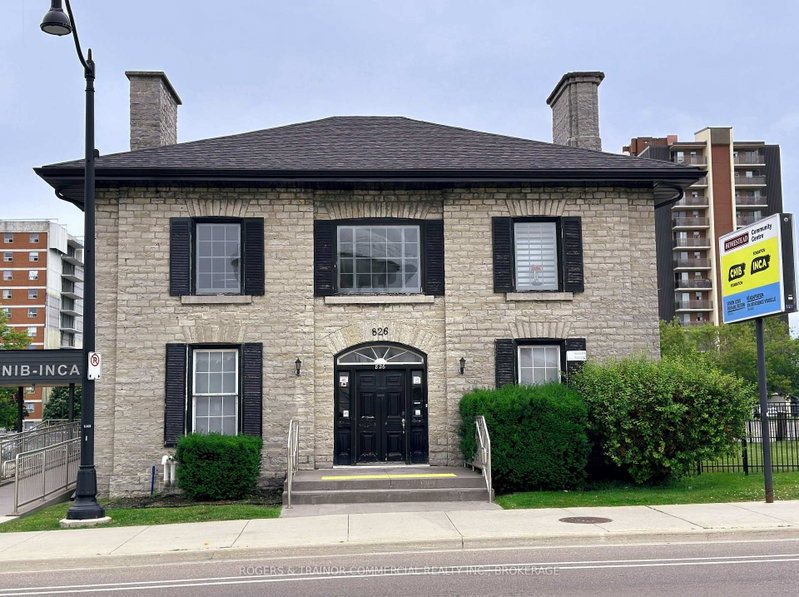826 Princess St photo 1