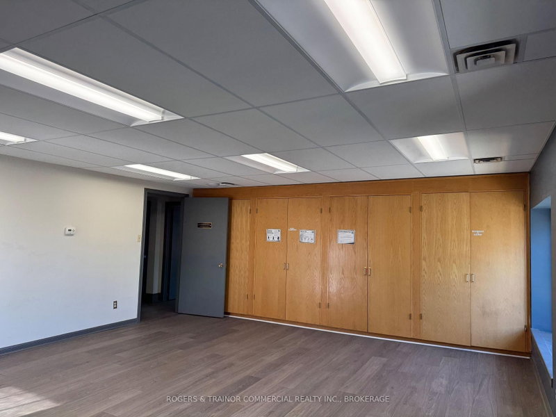 826 Princess St photo 5