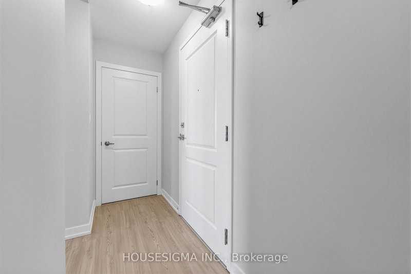 230 - 450 Dundas Street E