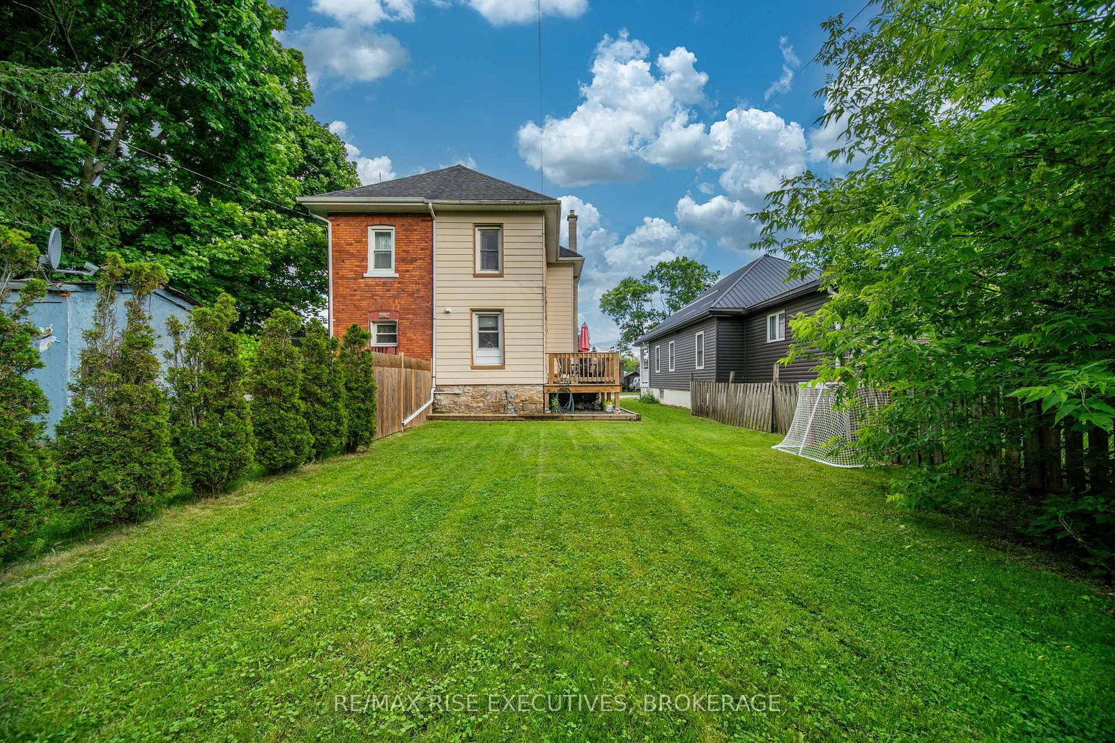 282 Sydenham Street • Gananoque, ON photo 32