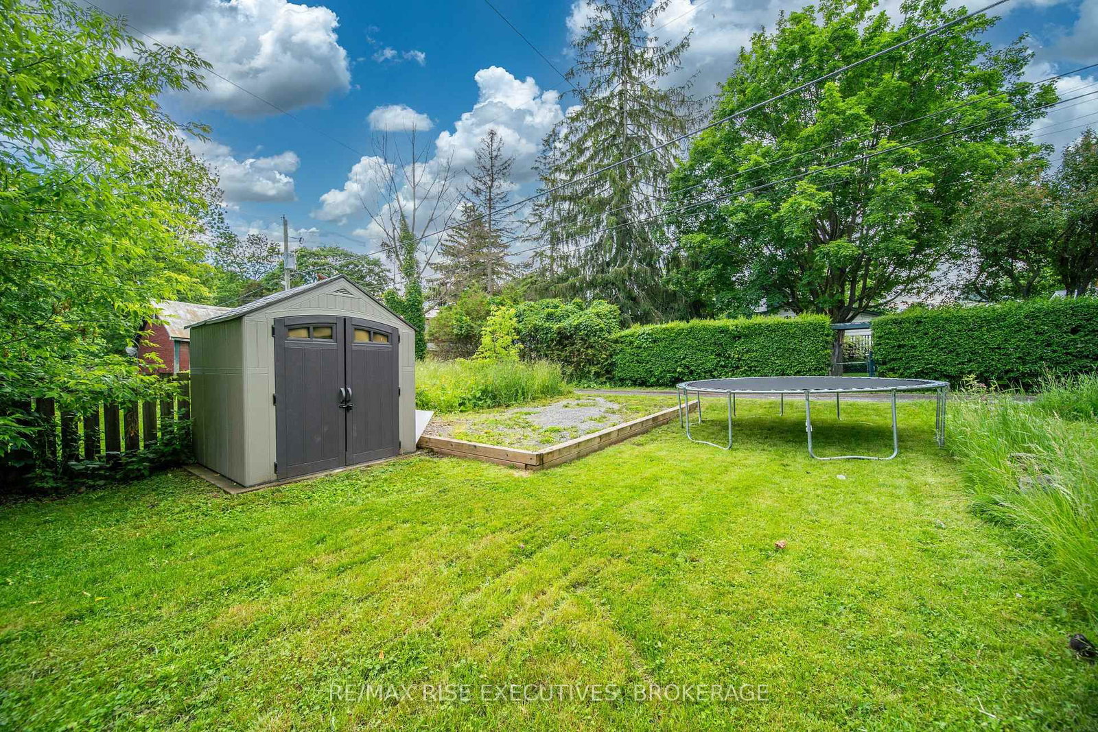 282 Sydenham Street • Gananoque, ON photo 39