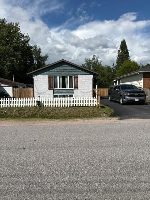 100 Strathcona Drive • North Bay, ON photo 1
