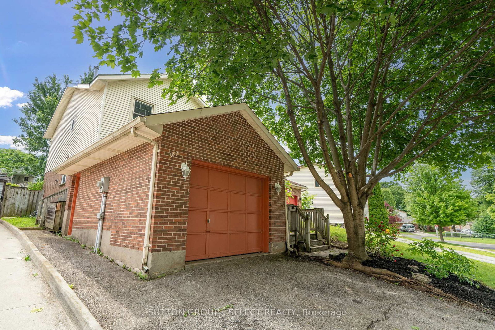 461 Cleveland Avenue • London South, ON photo 37