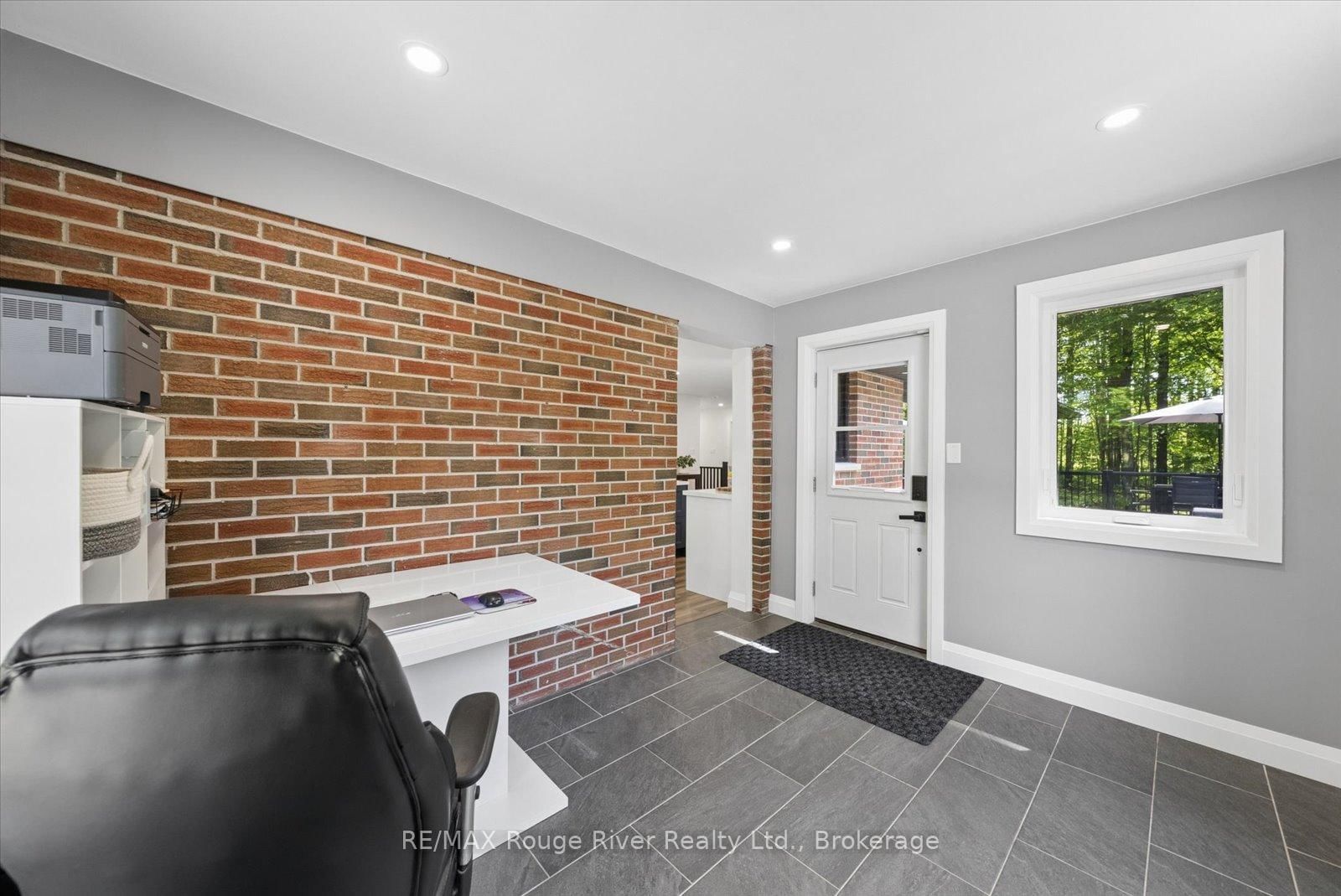 1004 Telecom Road • Kawartha Lakes, ON photo 14