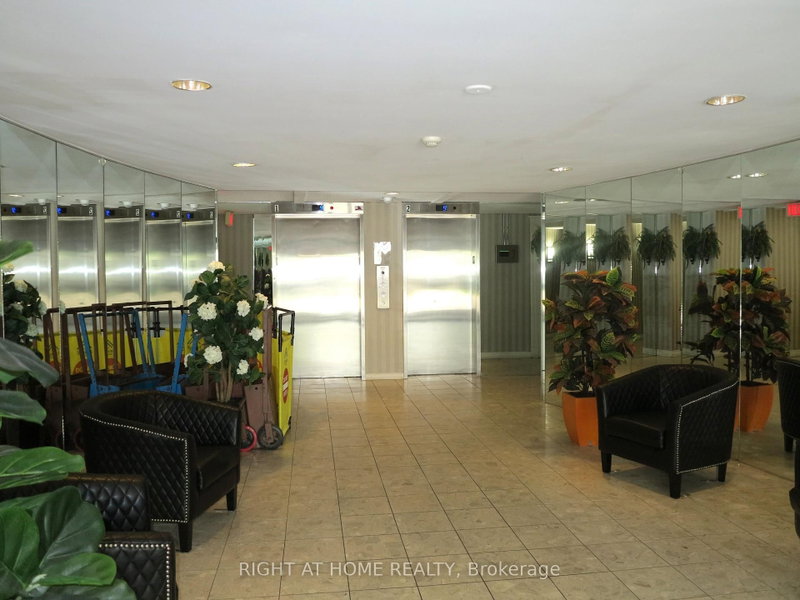 1011 - 570 Proudfoot Lane