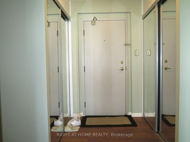 1011 - 570 Proudfoot Lane