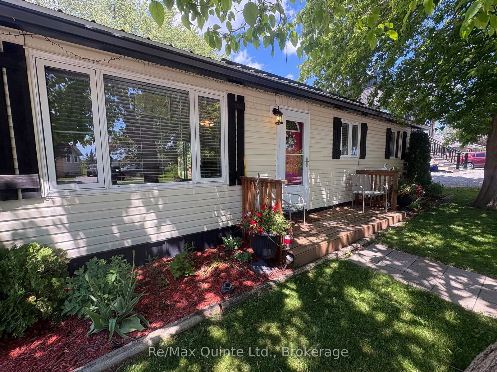 14 Bay Avenue • Prince Edward County, ON photo 3