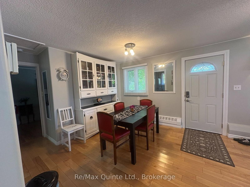14 Bay Ave photo 5