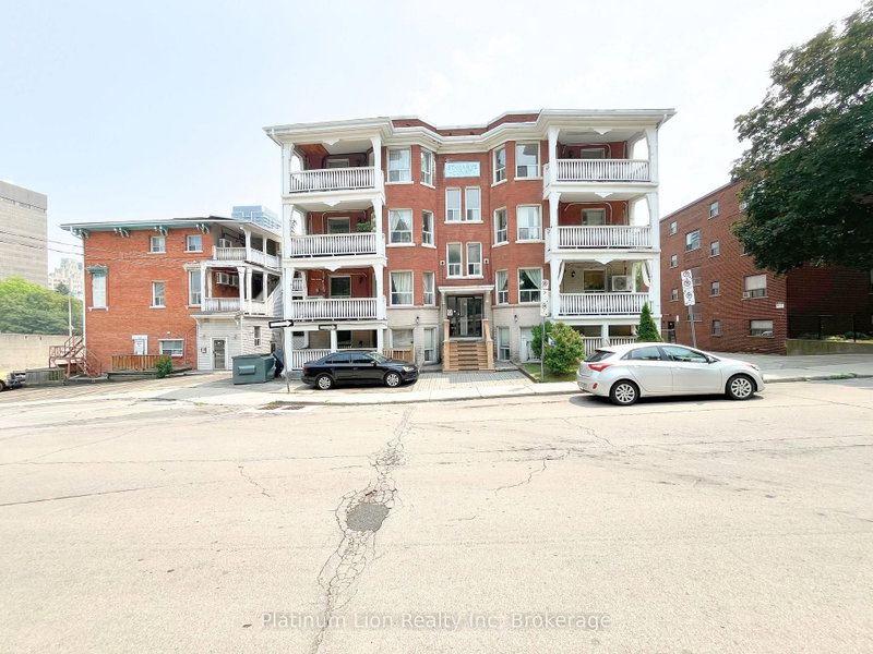 home for lease on 8-121 Park Street S