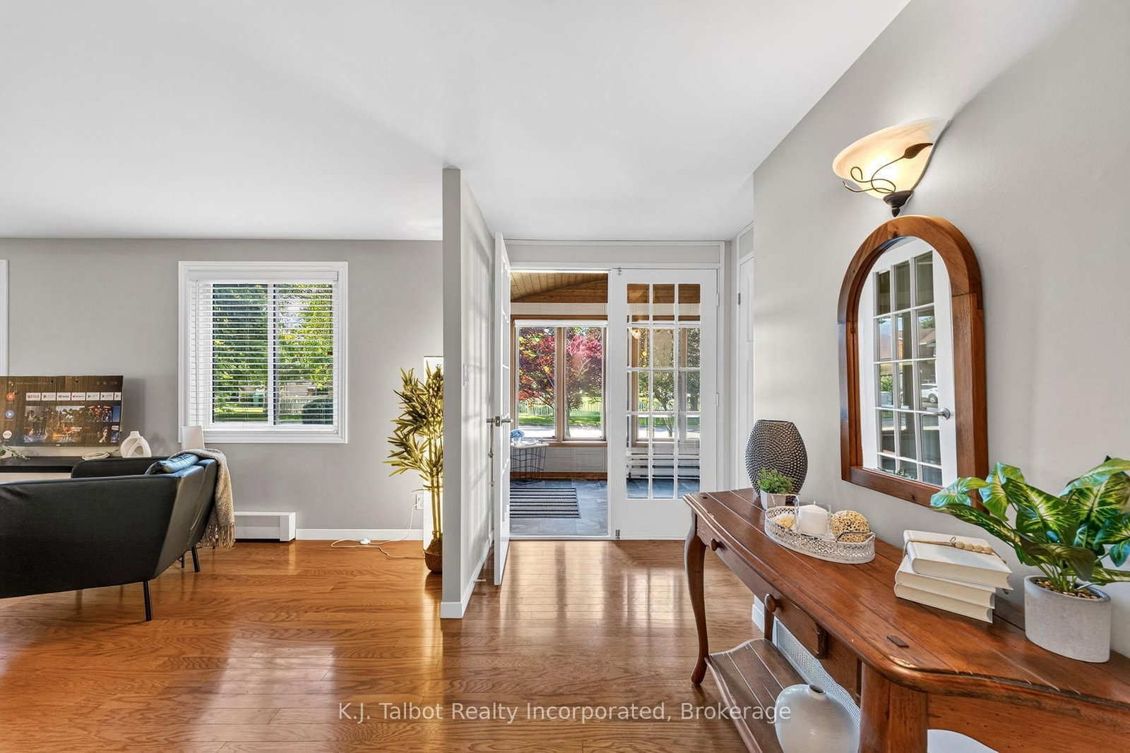 232 Picton Street W • Goderich, ON photo 11