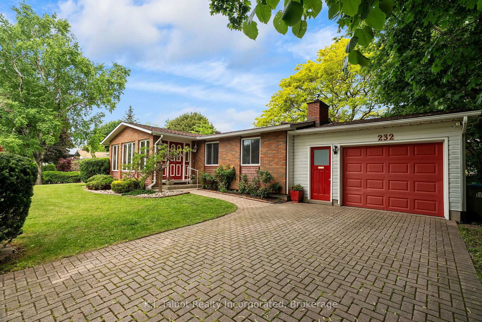 232 Picton Street W • Goderich, ON photo 2