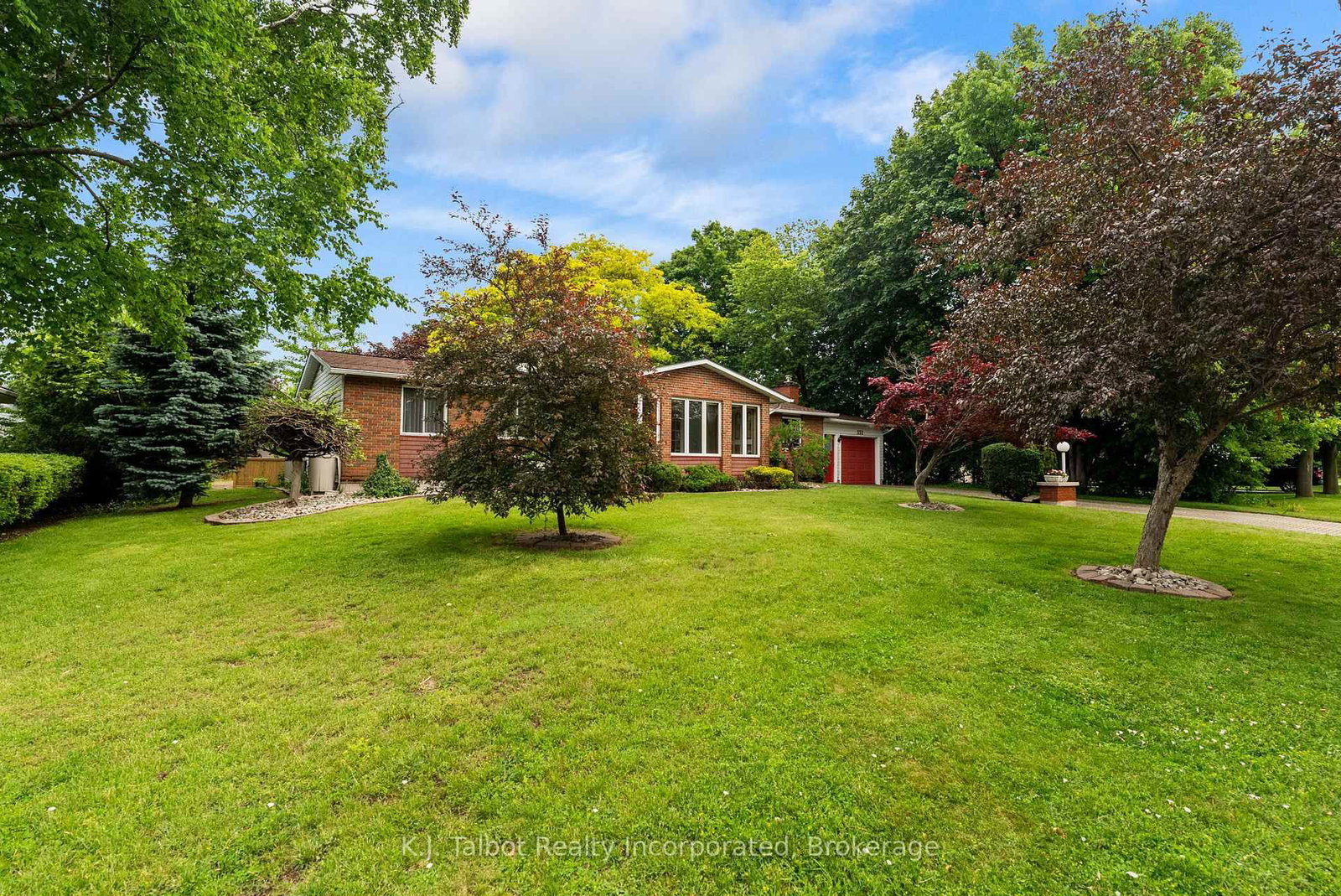 232 Picton Street W • Goderich, ON photo 3