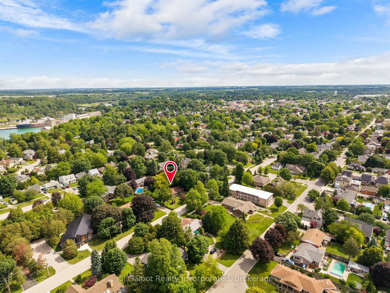 232 Picton Street W • Goderich, ON photo 7