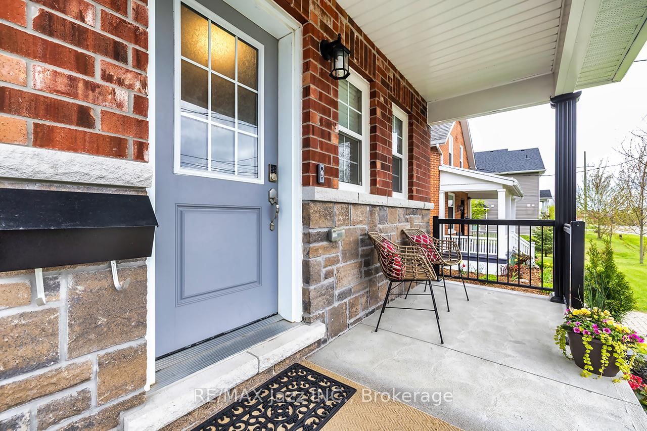 706 Ontario Street • Cobourg, ON photo 4