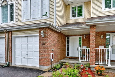66 Woodgate Way • Ottawa, ON photo 2