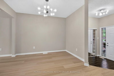 66 Woodgate Way • Ottawa, ON photo 6
