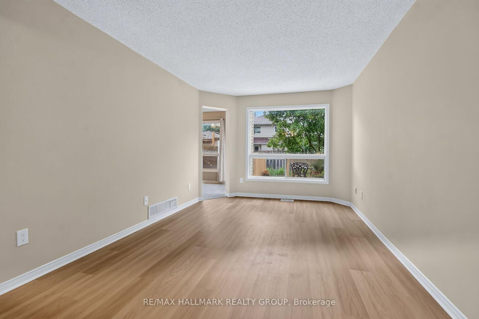 66 Woodgate Way • Ottawa, ON photo 9