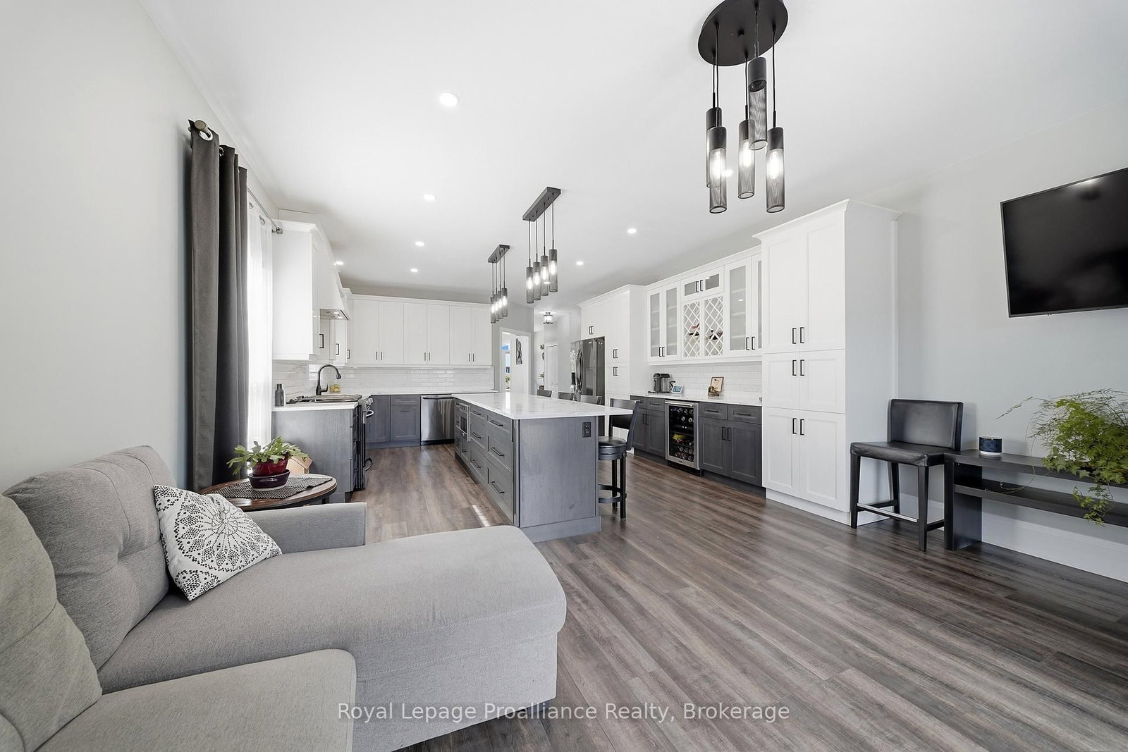 29 Hickory Grove • Belleville, ON photo 15