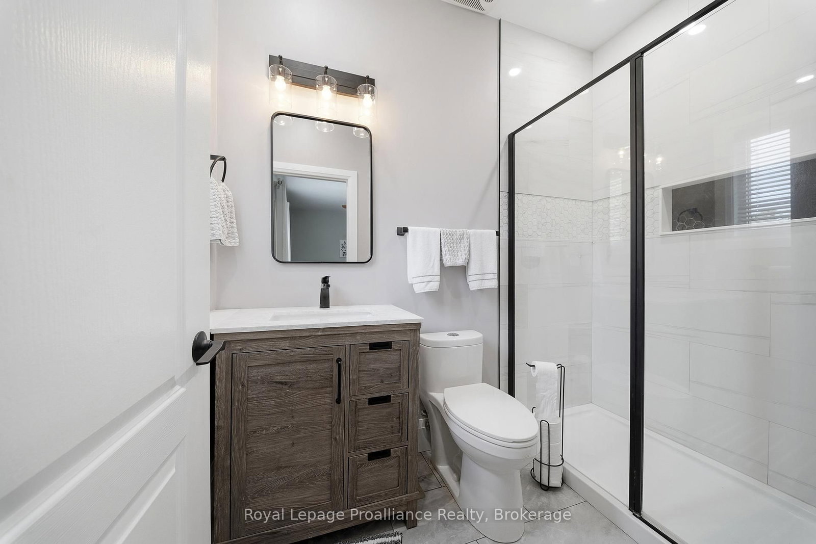 29 Hickory Grove • Belleville, ON photo 25