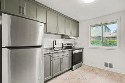 1305 Avenue N Avenue • Ottawa, ON photo 5