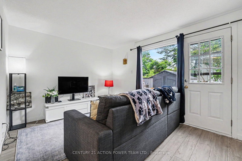 48 Sumac St photo 5
