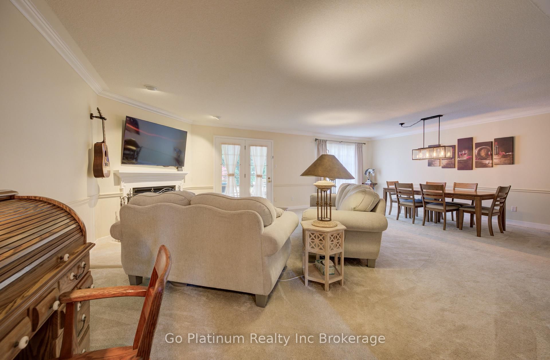 647 Lansdowne Avenue, Unit 17