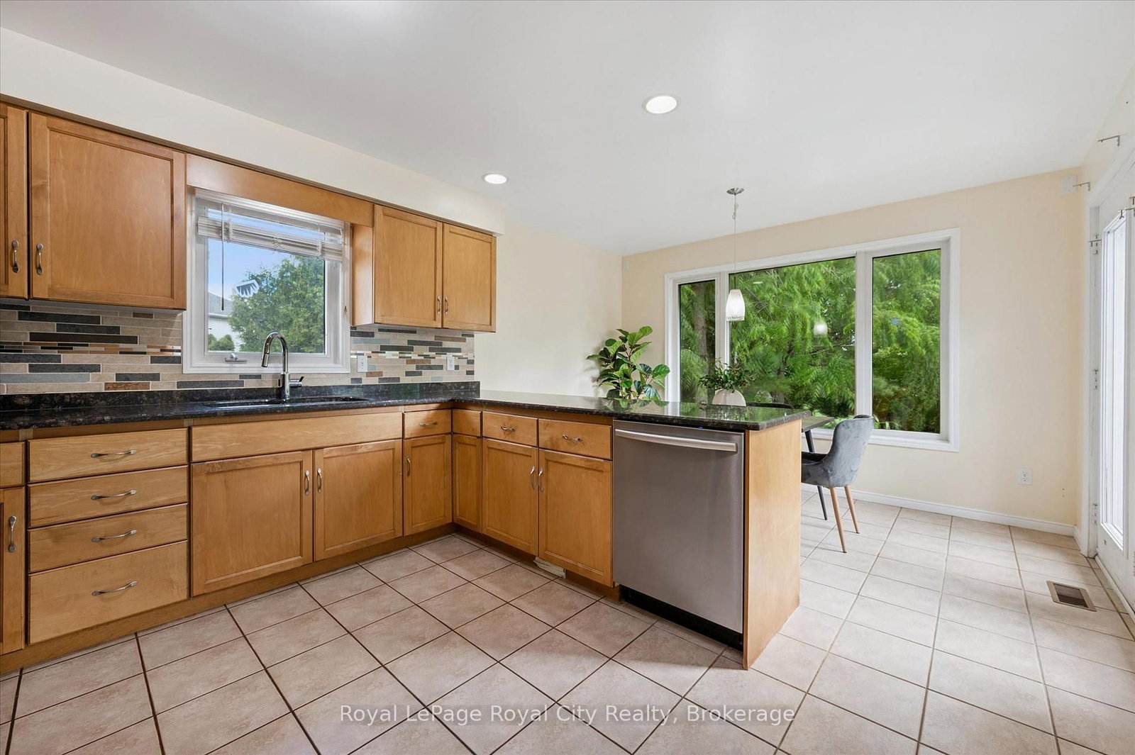 73 Waxwing Crescent • Guelph, ON photo 11