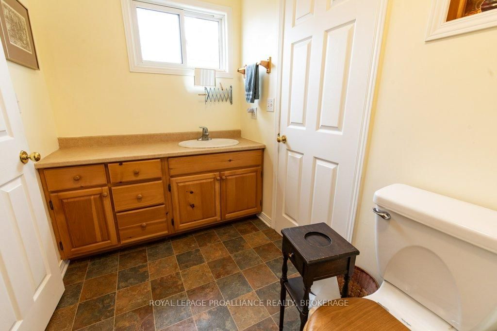 1558 Highway 96 • Wolfe Island, ON photo 10