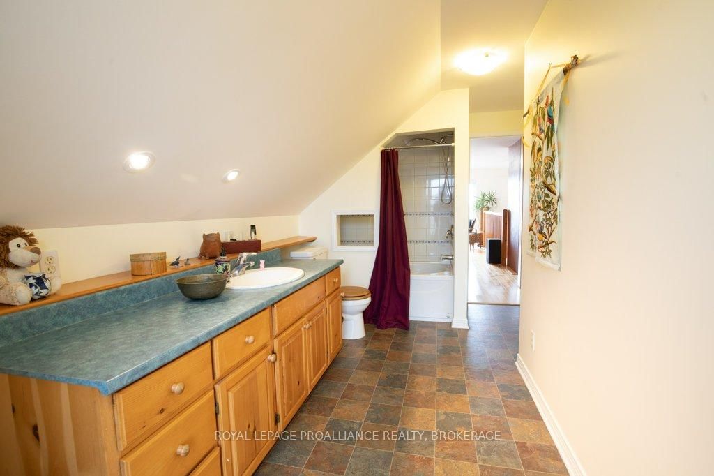 1558 Highway 96 • Wolfe Island, ON photo 17
