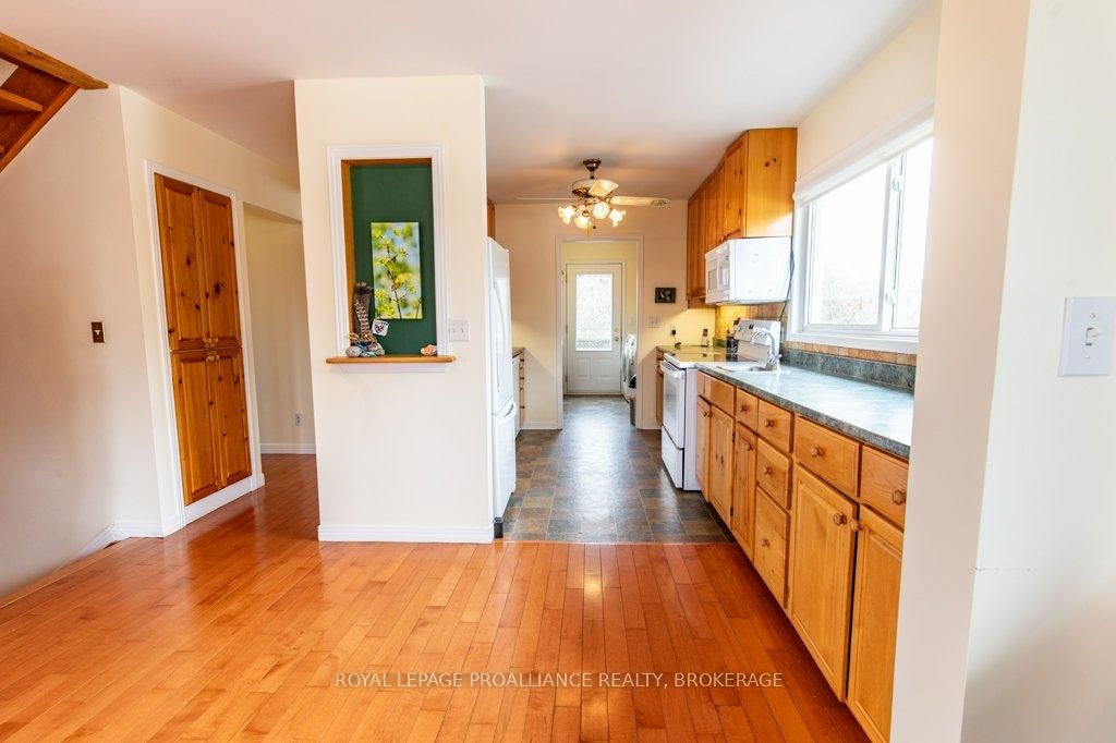 1558 Highway 96 • Wolfe Island, ON photo 6
