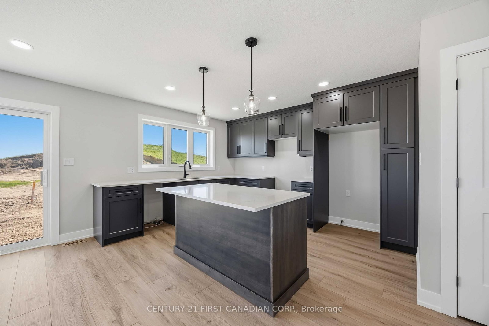 638 Ketter Way • Plympton-Wyoming, ON photo 10