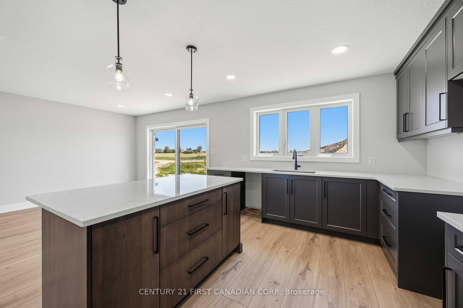 638 Ketter Way • Plympton-Wyoming, ON photo 11
