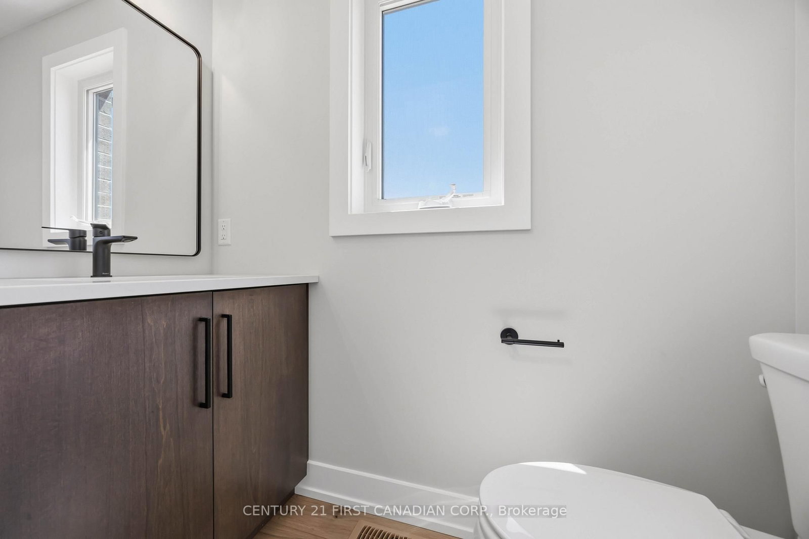 638 Ketter Way • Plympton-Wyoming, ON photo 13