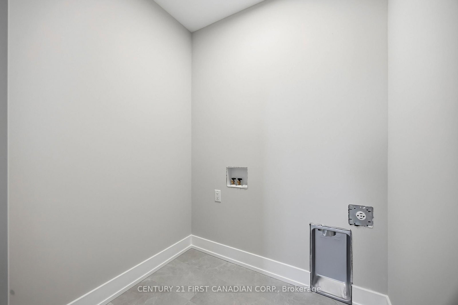 638 Ketter Way • Plympton-Wyoming, ON photo 16