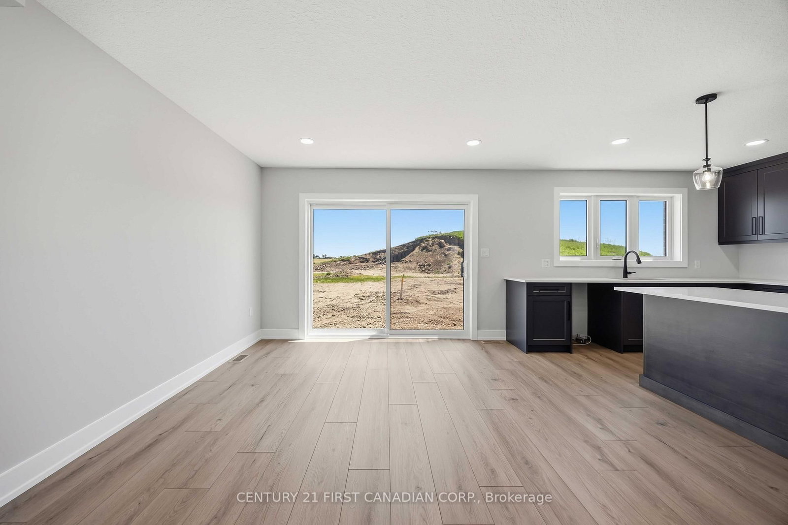 638 Ketter Way • Plympton-Wyoming, ON photo 6
