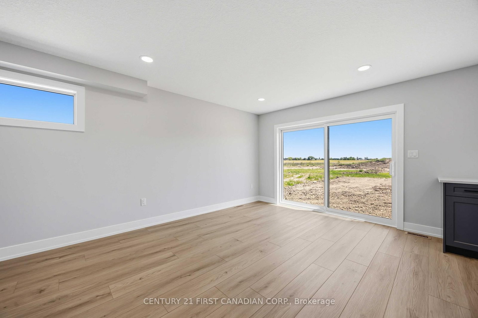 638 Ketter Way • Plympton-Wyoming, ON photo 7