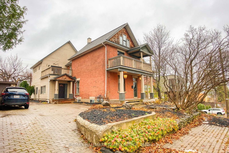 home for lease on 1-1-272 ROYAL Avenue