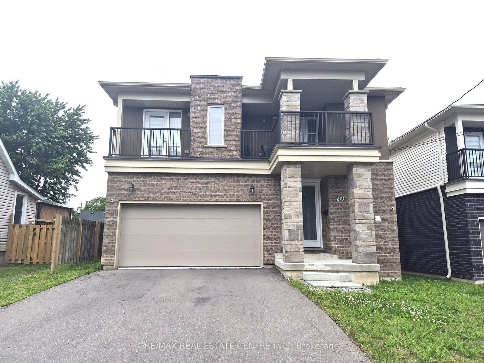 Detached House for sale at 219 Taylor Street, Thorold, Ontario, L2V 1C2 - Allanburg/Thorold South - MLS: X13478486