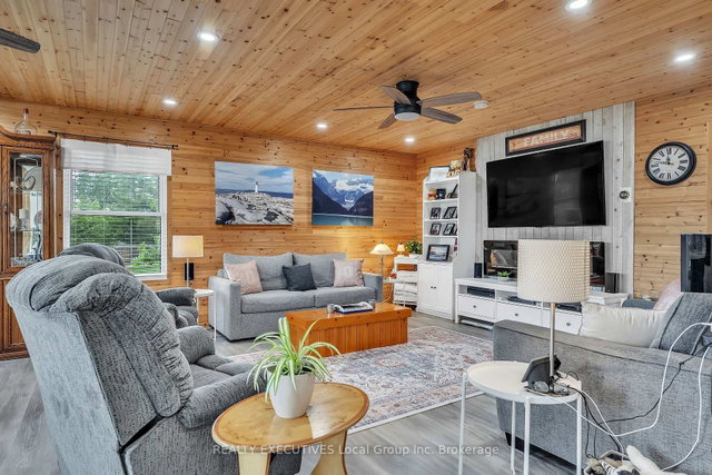 44 Lakeshore Road